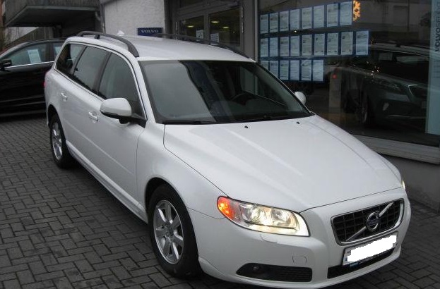 Left hand drive VOLVO V70 2.4D 4WD KINETIC