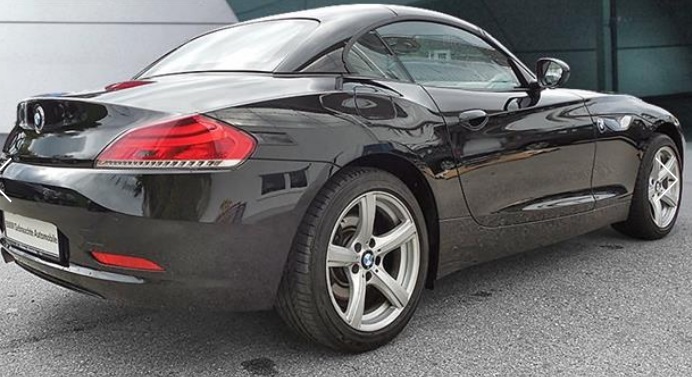 Left hand drive BMW Z4 2.3i S-Drive Roadster