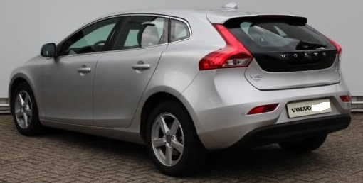 Left hand drive VOLVO V40 T2 122pk Momentum - Business Pack Connect