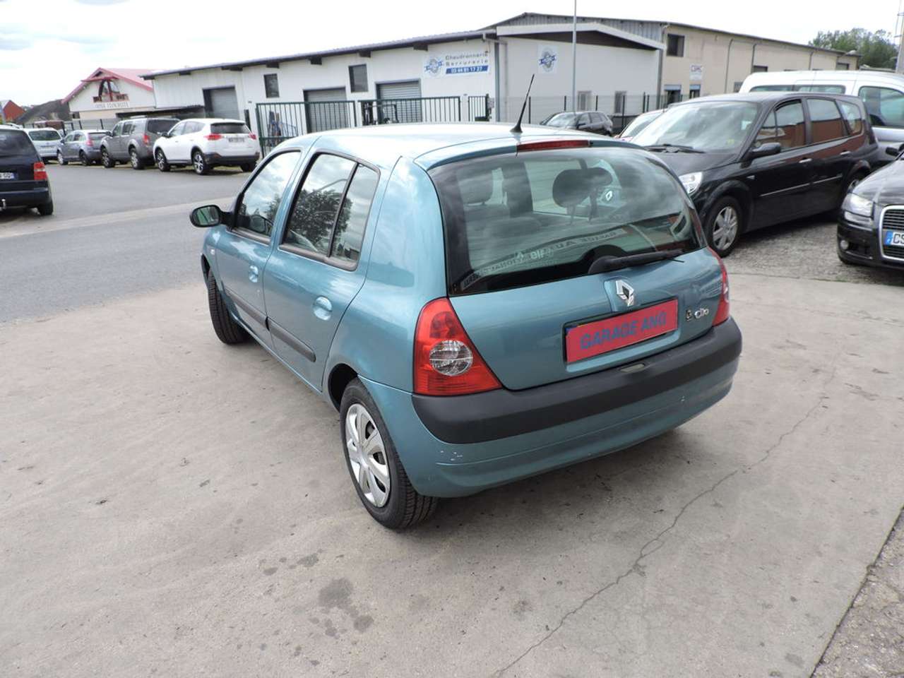 Left hand drive RENAULT CLIO 1.5 dci 80 pack clim