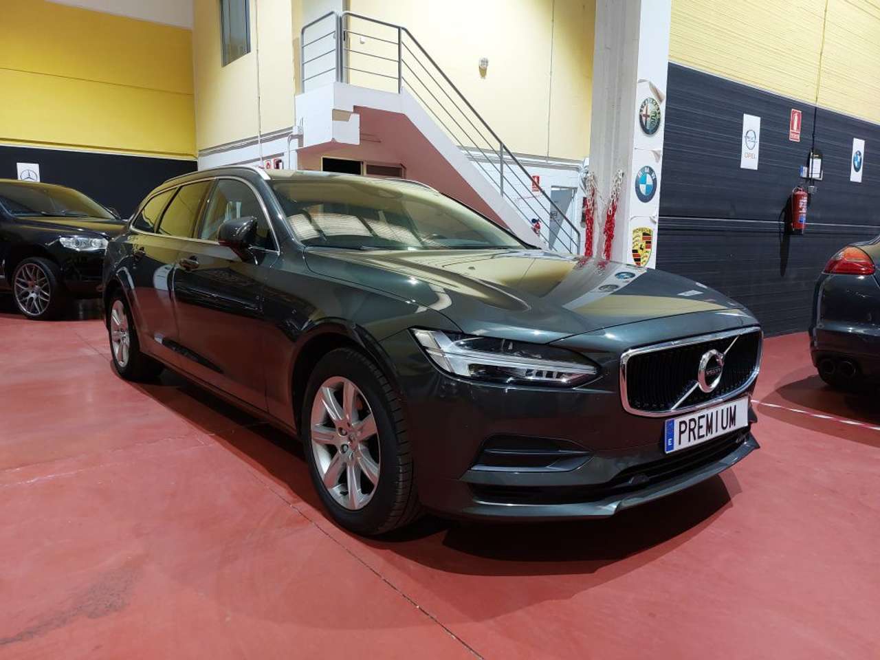 Left hand drive VOLVO V90 D3 150CH BUSINESS GEARTRONIC SPANISH REG