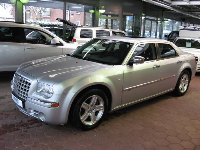 voiture CHRYSLER 300C 01 11 2008 Metallic Bright Silver lieu