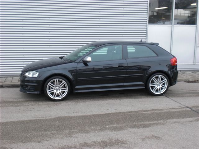 LHD AUDI S3 01 01 2009 Metallic Phantom Black lieu