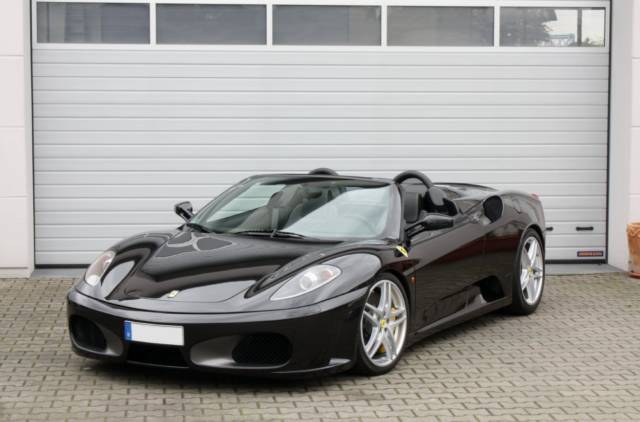 voiture FERRARI F430 01 08 2006 Metallic Black lieu