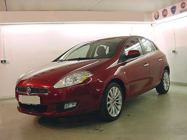 voiture FIAT BRAVO 01 02 2008 Red lieu