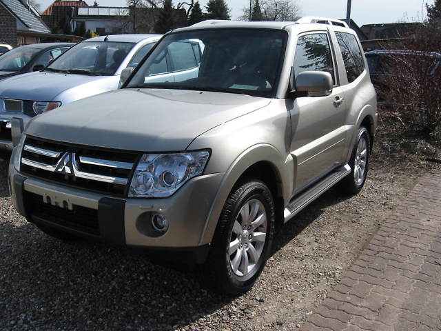 http://www.my-lhd.co.uk/images/voitures/4401a-car-mitsubishi-pajero-1.jpg