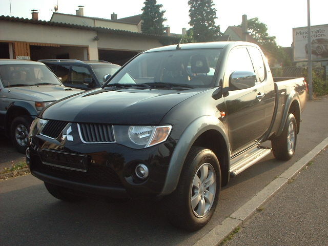 voiture MITSUBISHI L200 01 11 2007 Metallic Black lieu