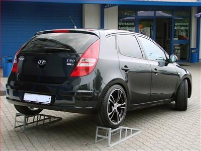 Lhd HYUNDAI i30 (05/2009) - Metallic Black - lieu: