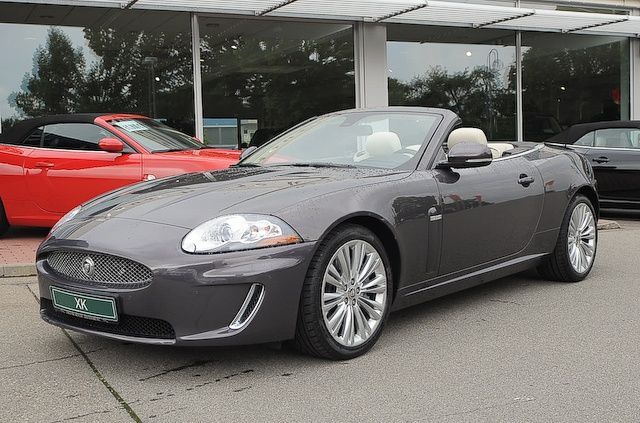 voiture JAGUAR XK8 01 02 2010 Metallic Pearl Grey lieu