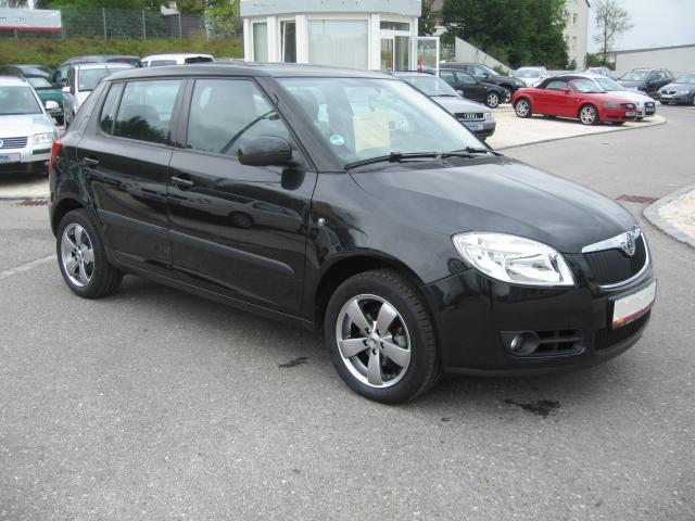 voiture SKODA FABIA 01 08 2007 Metallic Black Magic lieu