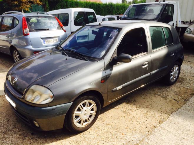 Left hand drive RENAULT CLIO 1.6 16V INITIALE