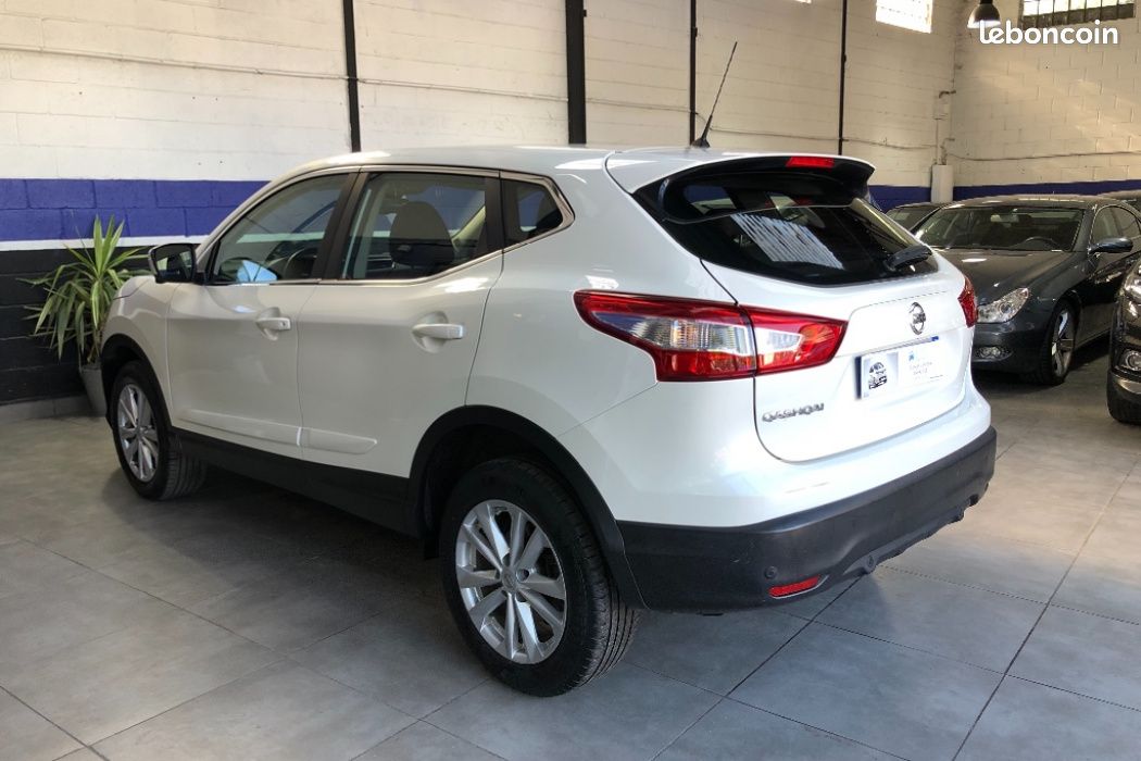 Left hand drive NISSAN QASHQAI 1.5dCi TECHO PANORAMICO Spanish Reg