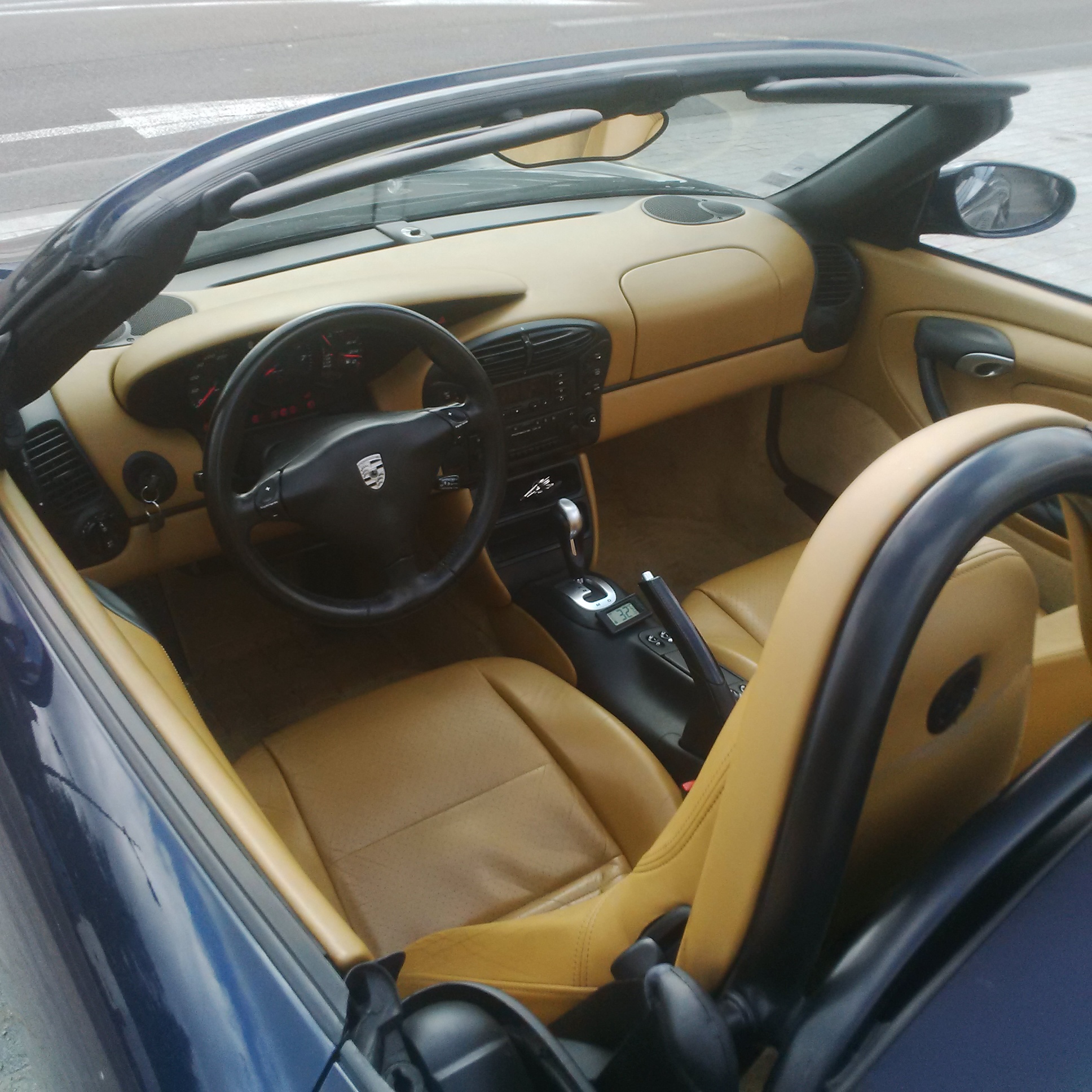 Left hand drive car PORSCHE BOXSTER (07/03/2000) - 