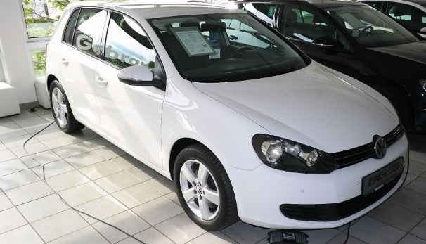 VOLKSWAGEN GOLF (01/12/2010) - 