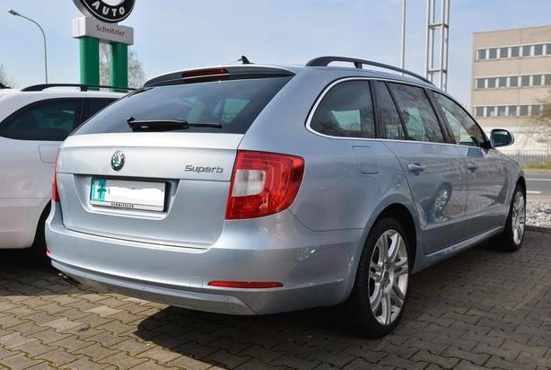 lhd car SKODA SUPERB (01/03/2012) - 