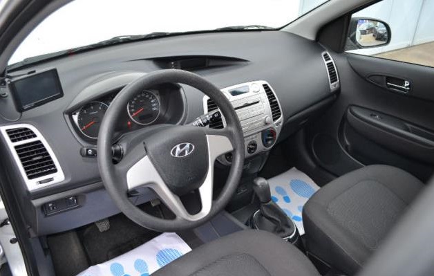 Left hand drive car HYUNDAI i20 (01/05/2012) - 