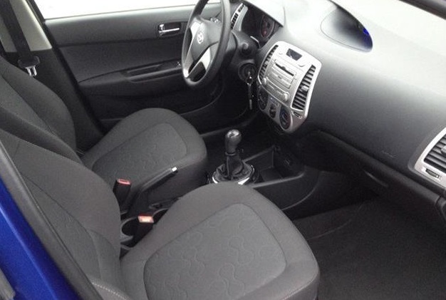 Left hand drive car HYUNDAI i20 (01/09/2012) - 