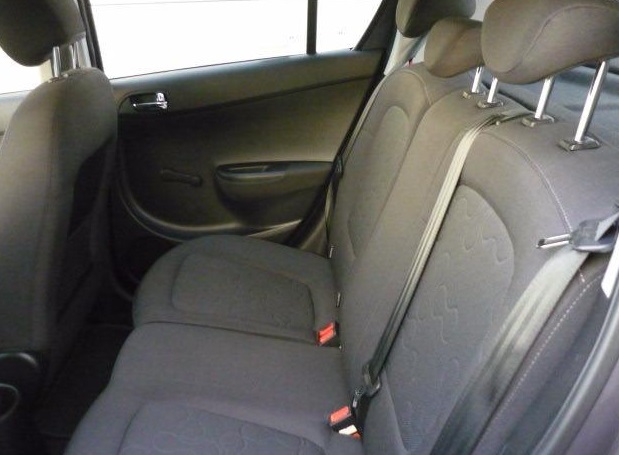 Left hand drive car HYUNDAI i20 (01/11/2012) - 