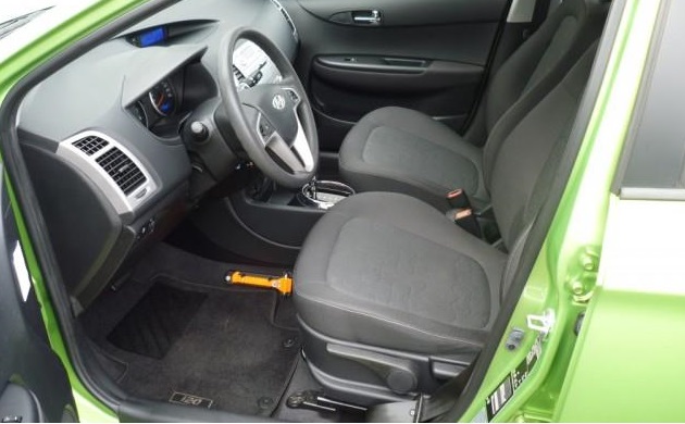 Left hand drive car HYUNDAI i20 (01/03/2011) - 