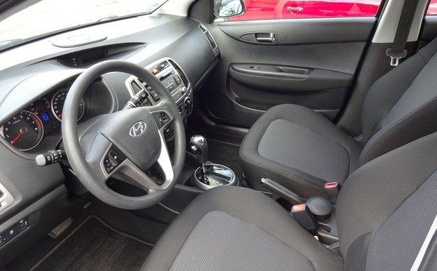 Left hand drive car HYUNDAI i20 (01/10/2012) - 