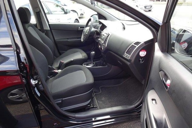 left hand drive HYUNDAI i20 (01/10/2012) -  