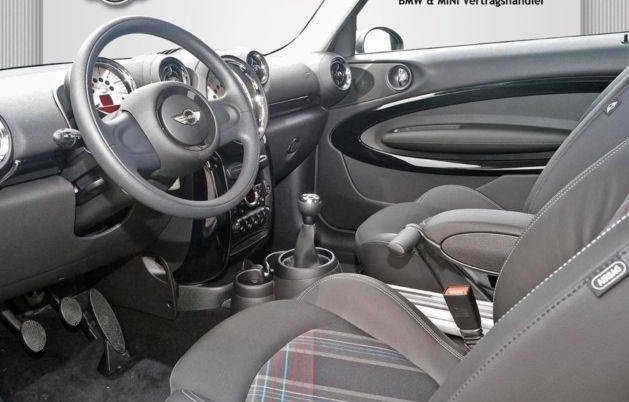 Left hand drive car MINI PACEMAN (01/10/2011) - 