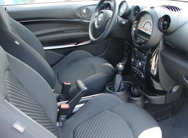 Left hand drive car MINI PACEMAN (01/06/2013) - 