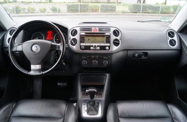 Left hand drive car VOLKSWAGEN TIGUAN (01/08/2008) - 