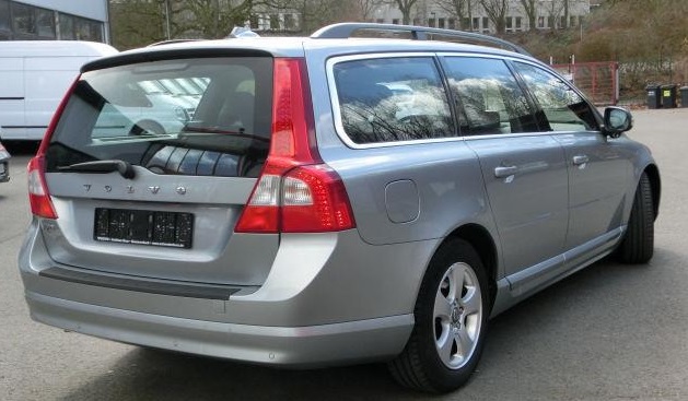 Left hand drive car VOLVO V70 (01/10/2009) - 