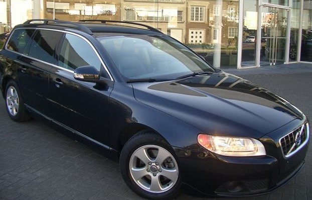 VOLVO V70 (01/04/2010) - 