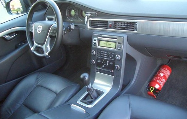 VOLVO V70 (01/04/2010) - 