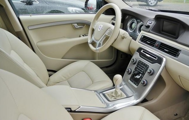 VOLVO V70 (01/11/2012) - 