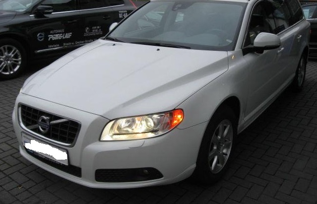 Left hand drive VOLVO V70 2.4D 4WD KINETIC