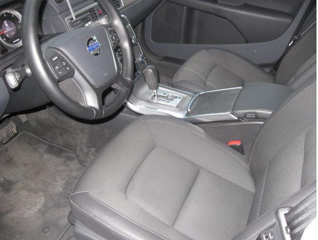 left hand drive VOLVO V70 (01/12/2011) -  