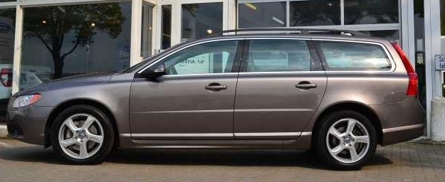 VOLVO V70 (01/07/2010) - 