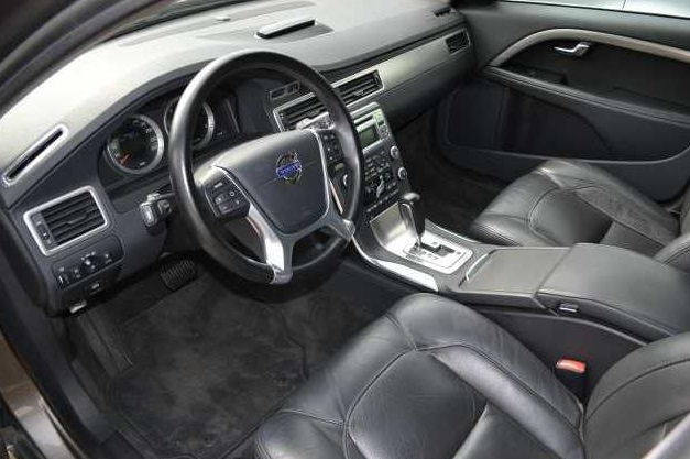 left hand drive VOLVO V70 (01/07/2010) -  