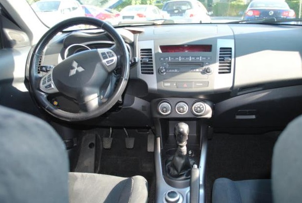 left hand drive MITSUBISHI OUTLANDER (01/04/2010) -  