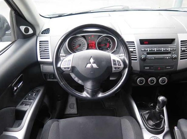 Left hand drive car MITSUBISHI OUTLANDER (01/12/2008) - 