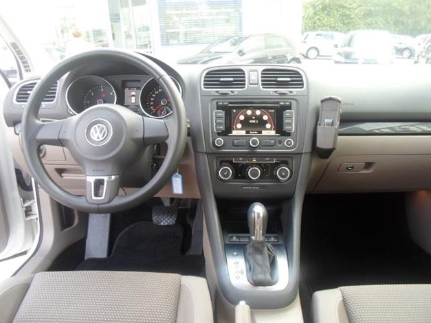 Left hand drive car VOLKSWAGEN GOLF (01/06/2012) - 