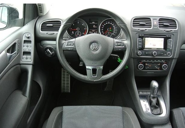 VOLKSWAGEN GOLF (01/02/2012) - 