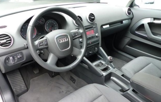 Left hand drive AUDI A3 1.6 ATTRACTION
