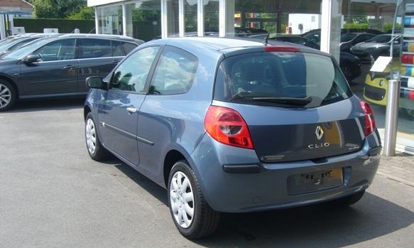 RENAULT CLIO (01/04/2009) - 