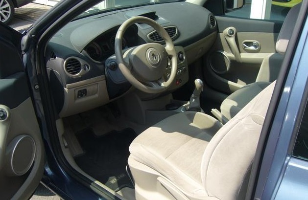 RENAULT CLIO (01/04/2009) - 