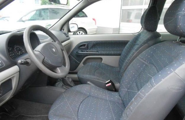 RENAULT CLIO (01/12/2002) - 