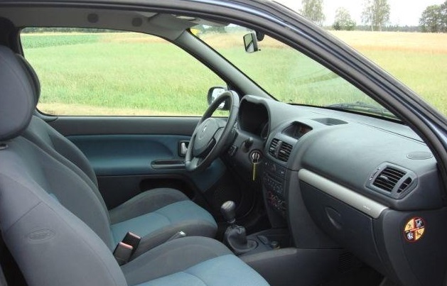 left hand drive RENAULT CLIO (01/04/2005) -  