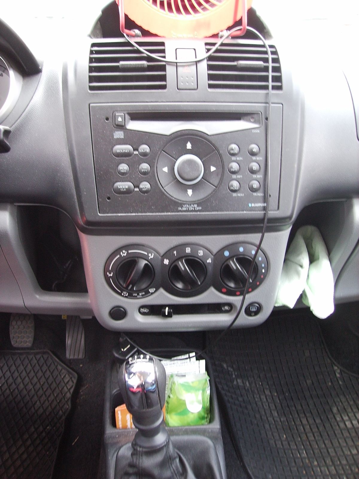 Left hand drive car SUZUKI IGNIS (01/08/2005) - 