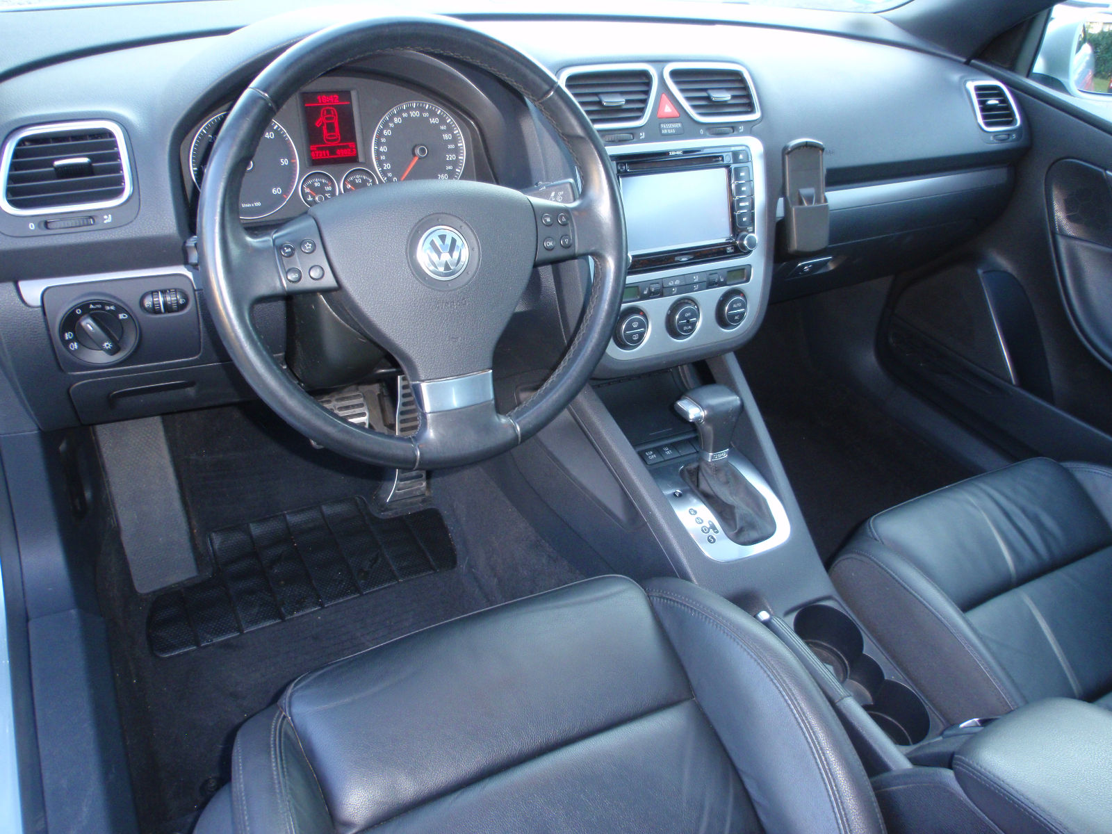 Left hand drive car VOLKSWAGEN EOS (01/06/2008) - 