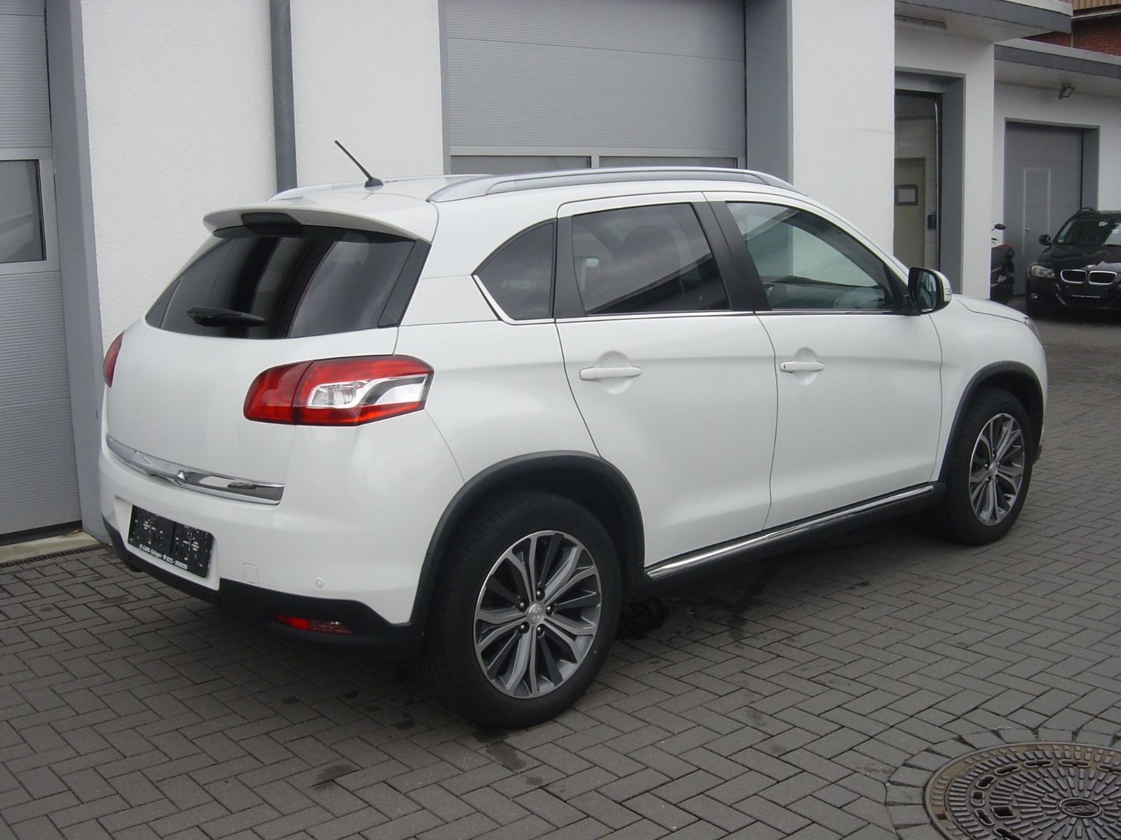 Left hand drive PEUGEOT 4008 1.8 HDI ALLURE