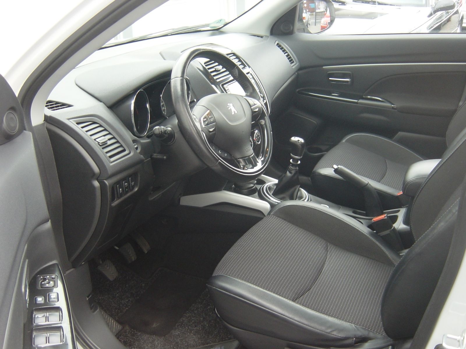 Left hand drive car PEUGEOT 4008 (01/05/2012) - 