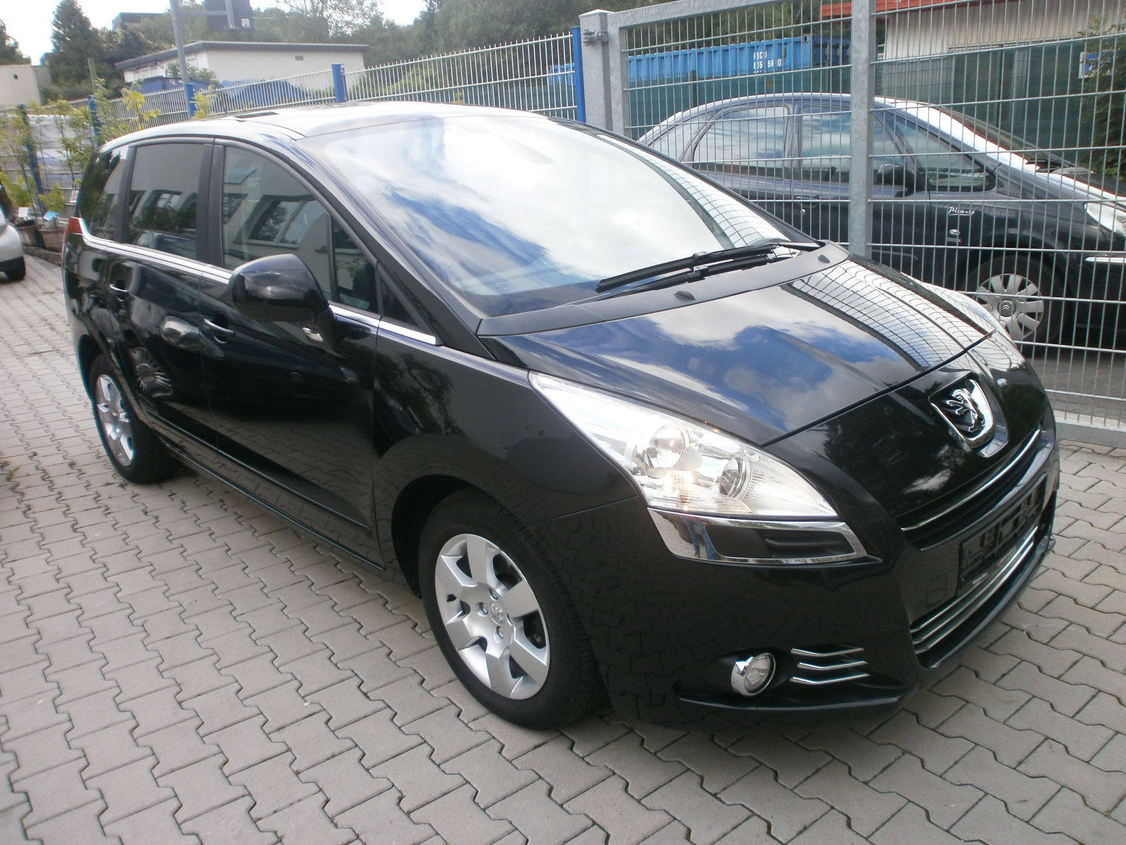 lhd car PEUGEOT 5008 (01/06/2011) - 